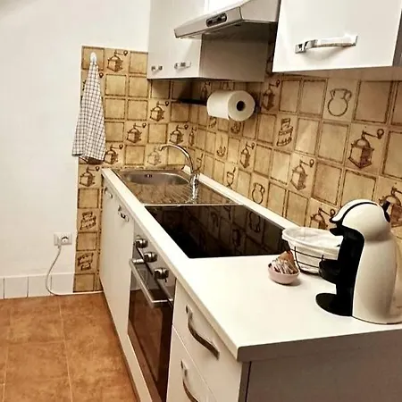 Free Wifi, 10 Min Elmas Airport Apartmán *